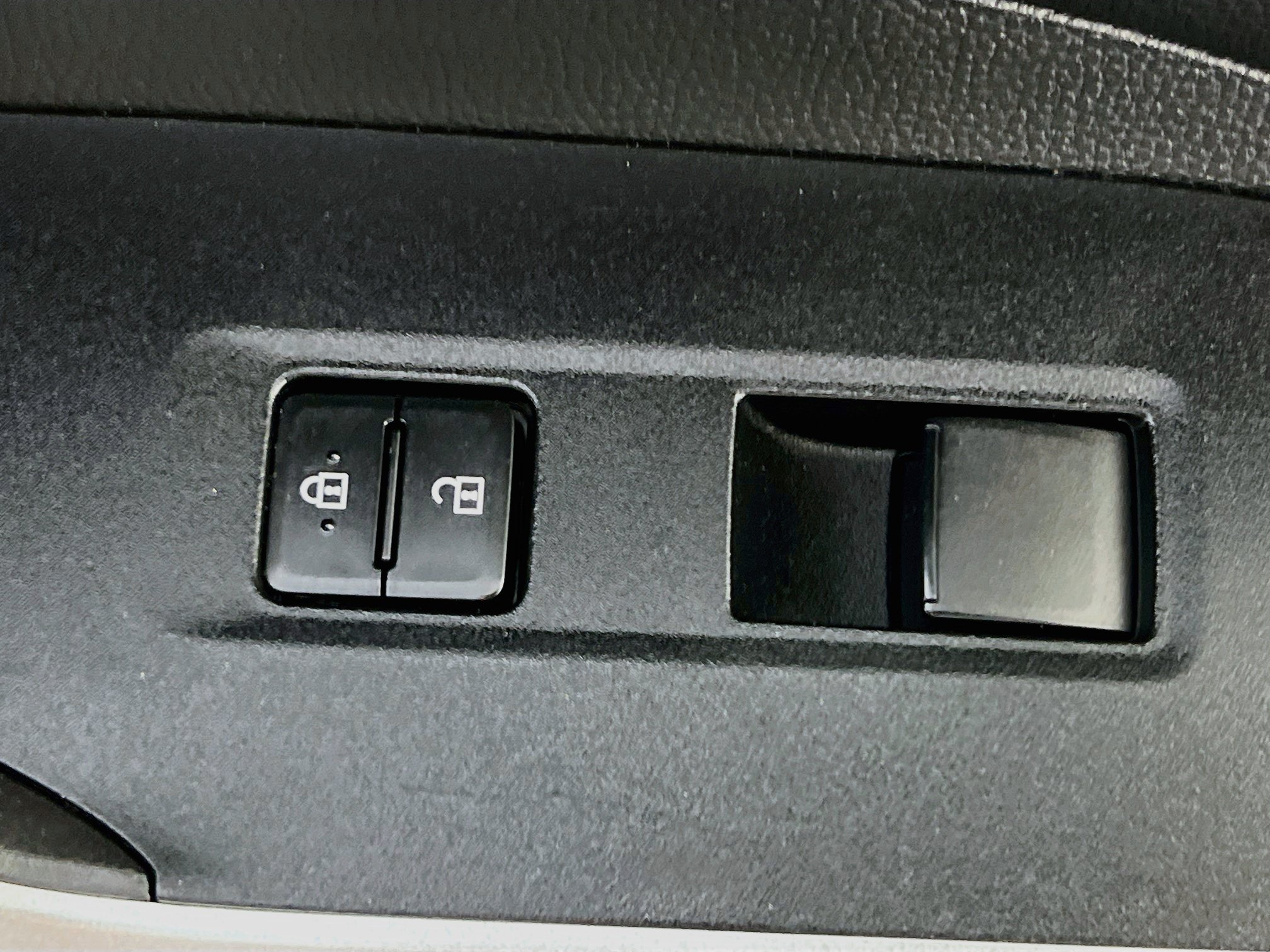 Used 2020 Toyota RAV4 LE FWD image 29