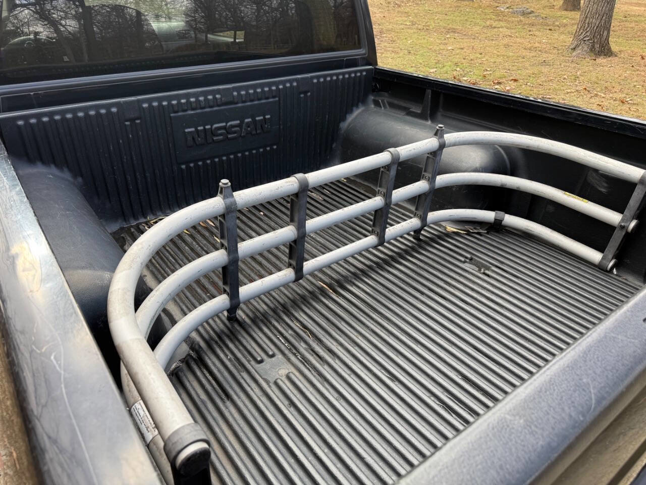 Used 2002 Nissan Frontier SE image 12