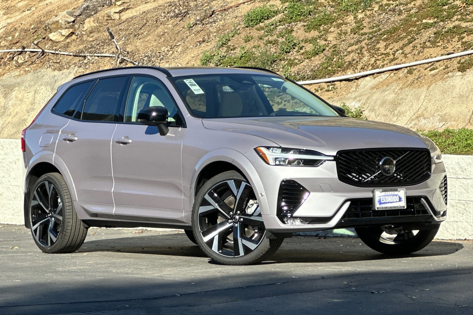 New 2026 Volvo XC60 B5 Ultra image 2