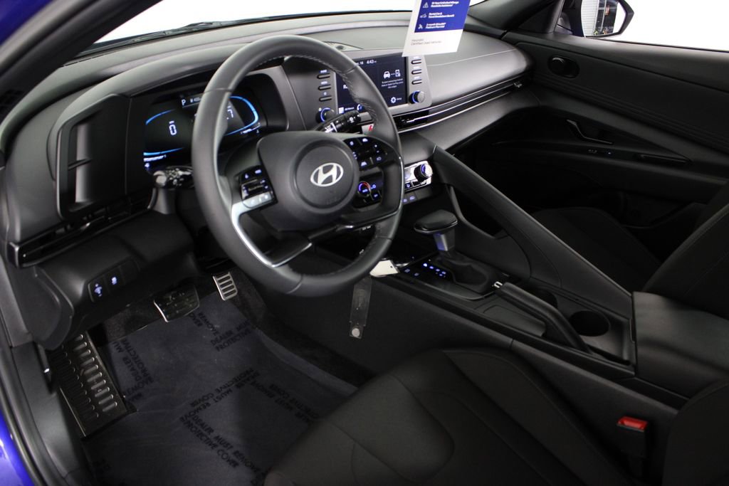 Certified 2025 Hyundai Elantra Sport image 17