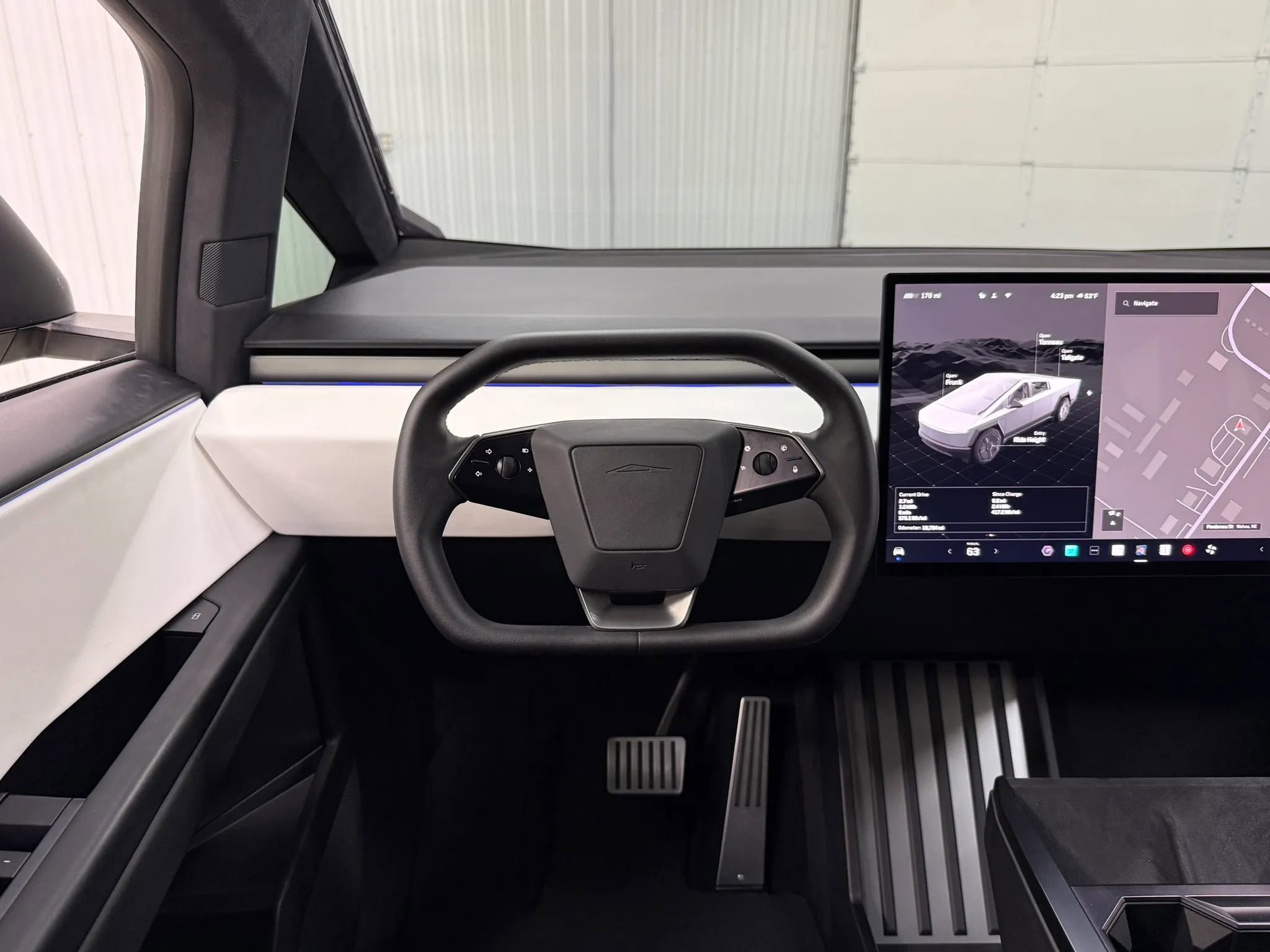 Used 2024 Tesla Cybertruck AWD Crew Cab image 19