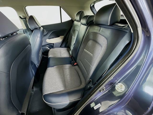 Used 2021 Hyundai Venue image 30