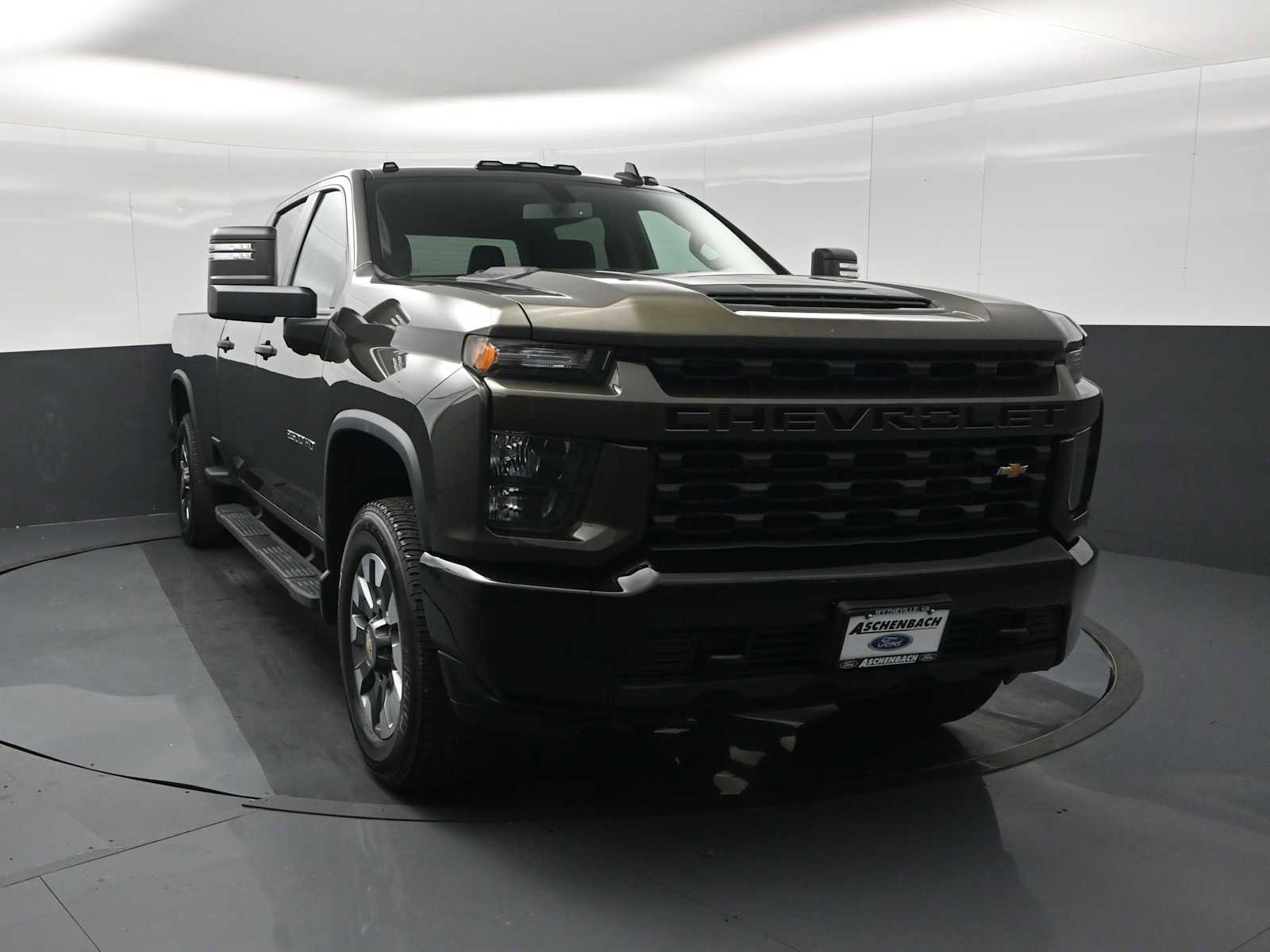 Used 2022 Chevrolet Silverado 2500 Custom w/ Custom Value Package image 3