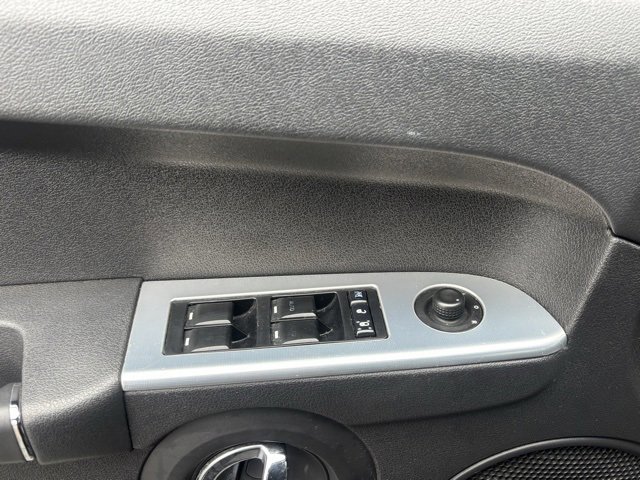 Used 2009 Jeep Commander Sport image 11