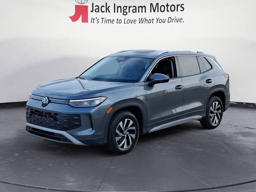 Certified 2025 Volkswagen Tiguan S FWD image 1
