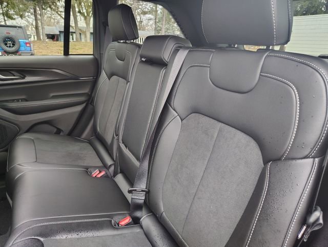 New 2025 Jeep Grand Cherokee Altitude image 32