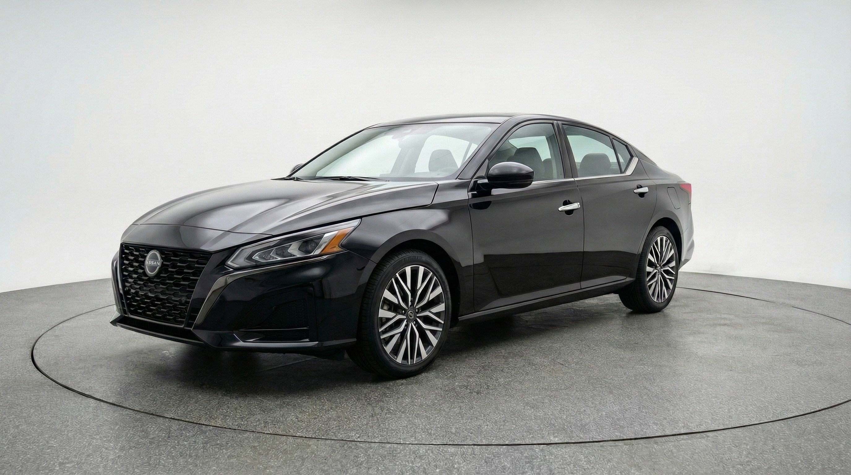 Used 2025 Nissan Altima 2.5 SV image 3