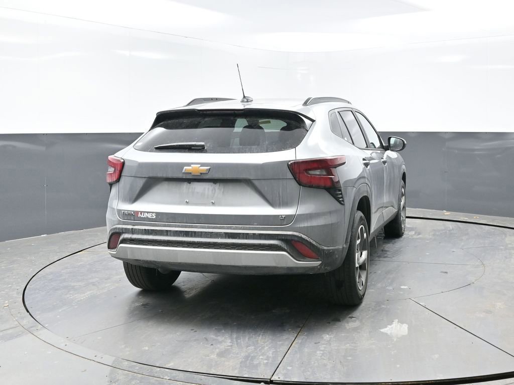 Used 2024 Chevrolet Trax LT w/ Driver Confidence Package image 8
