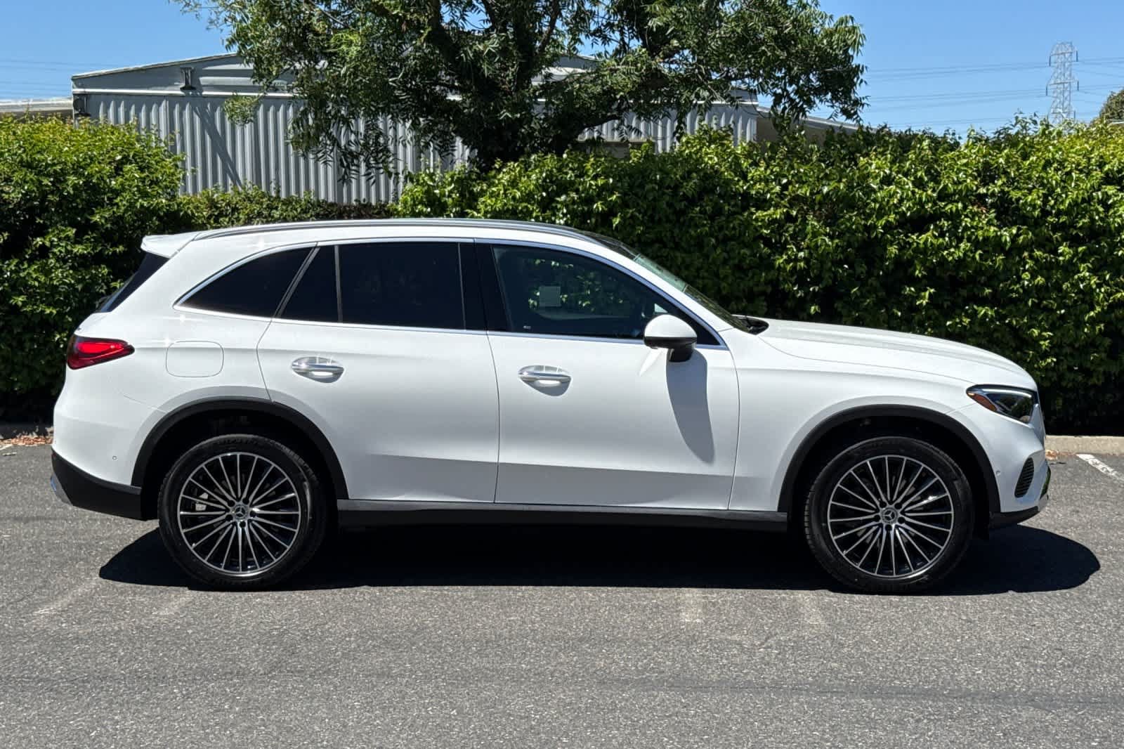 New 2026 Mercedes-Benz GLC 300 4MATIC image 2