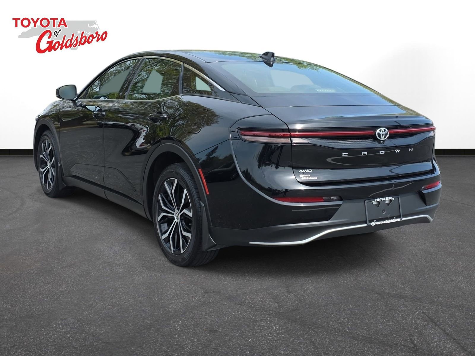 Used 2023 Toyota Crown XLE image 7