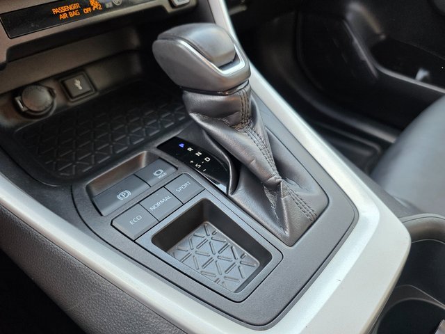 Used 2022 Toyota RAV4 XLE Premium image 29