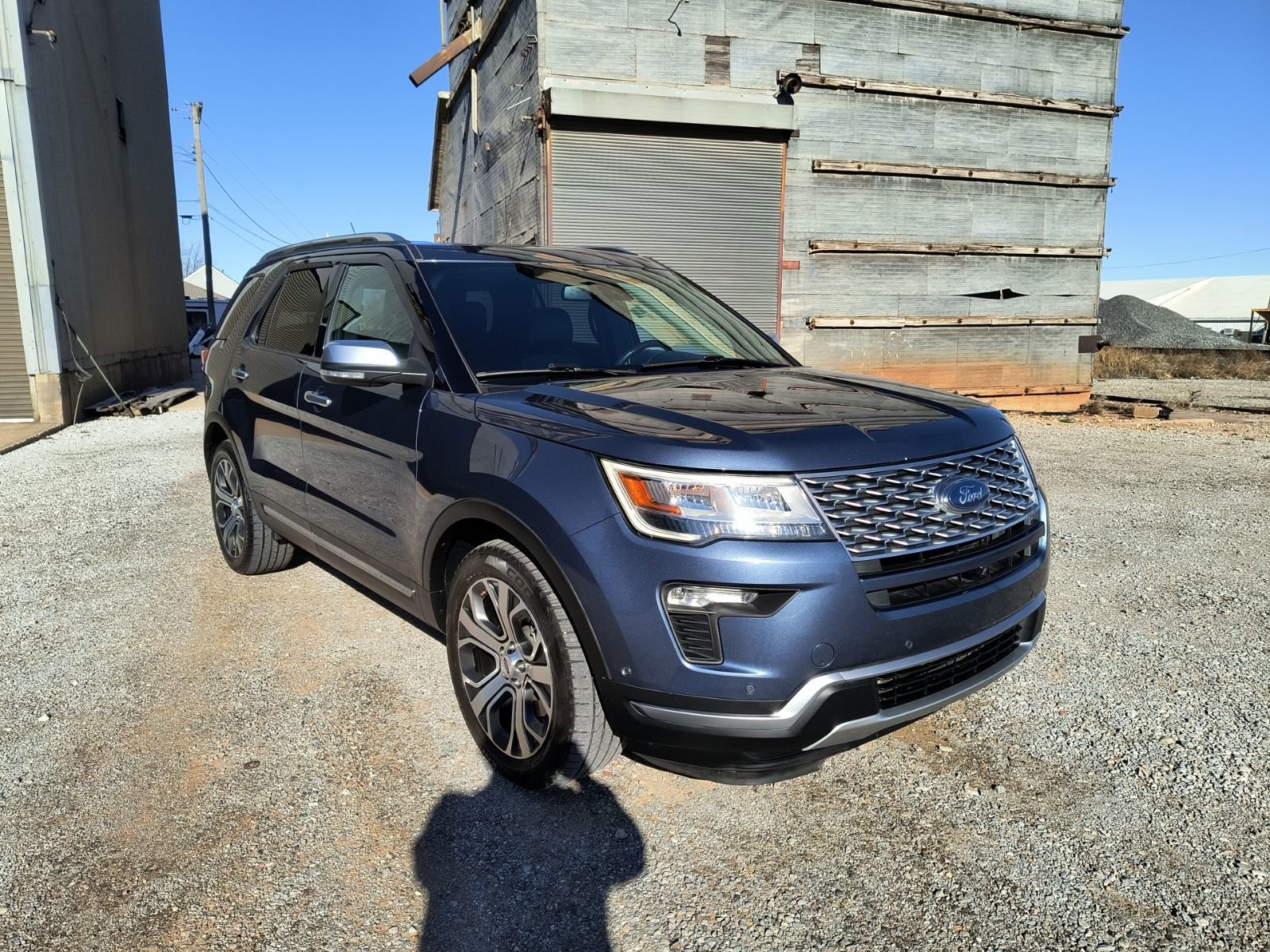 Used 2018 Ford Explorer Platinum image 2