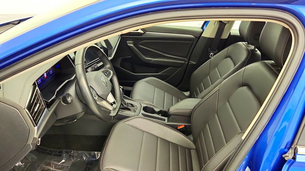 Used 2024 Volkswagen Jetta SE FWD image 16