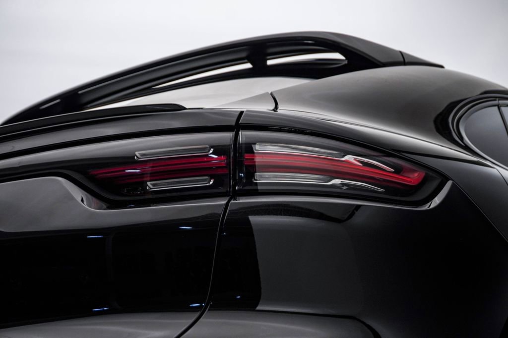 Certified 2023 Porsche Cayenne S AWD/4WD image 12