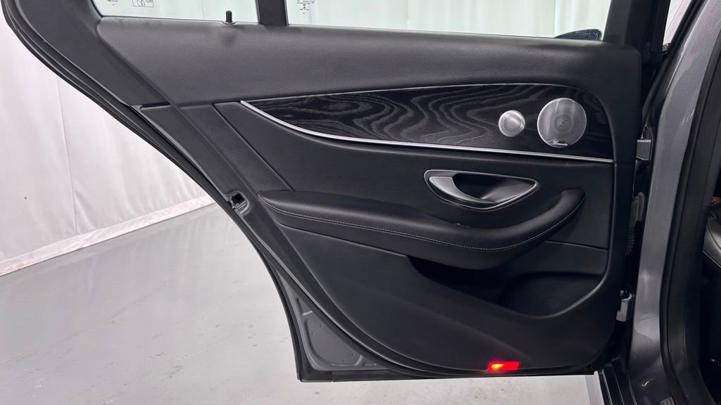 Used 2019 Mercedes-Benz E 300 4MATIC image 23