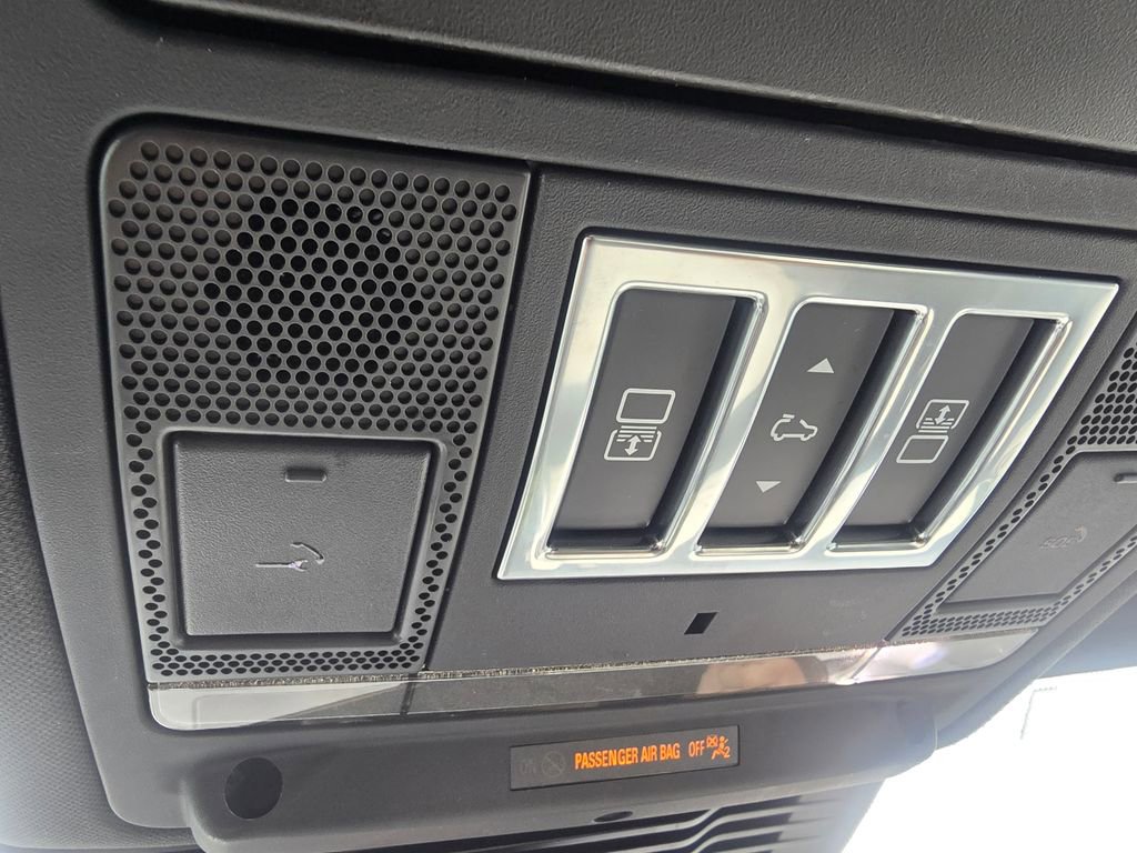 Used 2023 Land Rover Discovery S R-Dynamic image 30