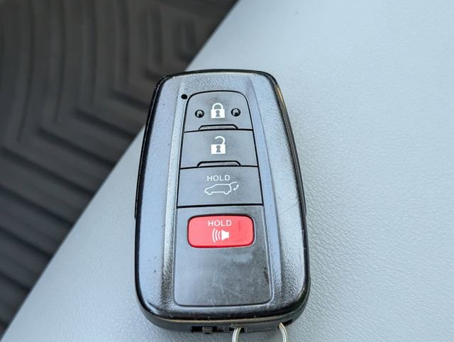 Used 2023 Toyota RAV4 XLE Premium image 28