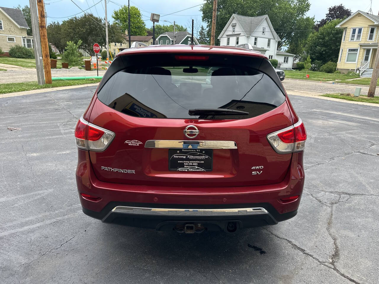 Used 2015 Nissan Pathfinder SV w/ Trailer Tow Package AWD/4WD image 4