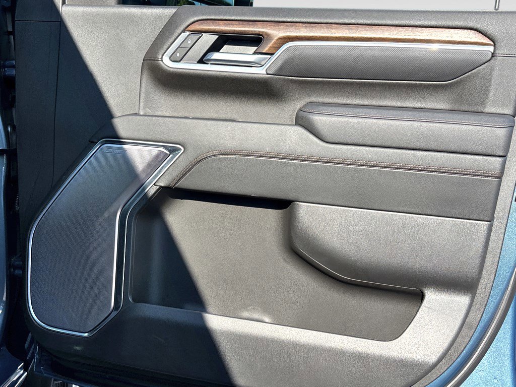 Used 2025 Chevrolet Silverado 2500 High Country w/ Technology Package image 12