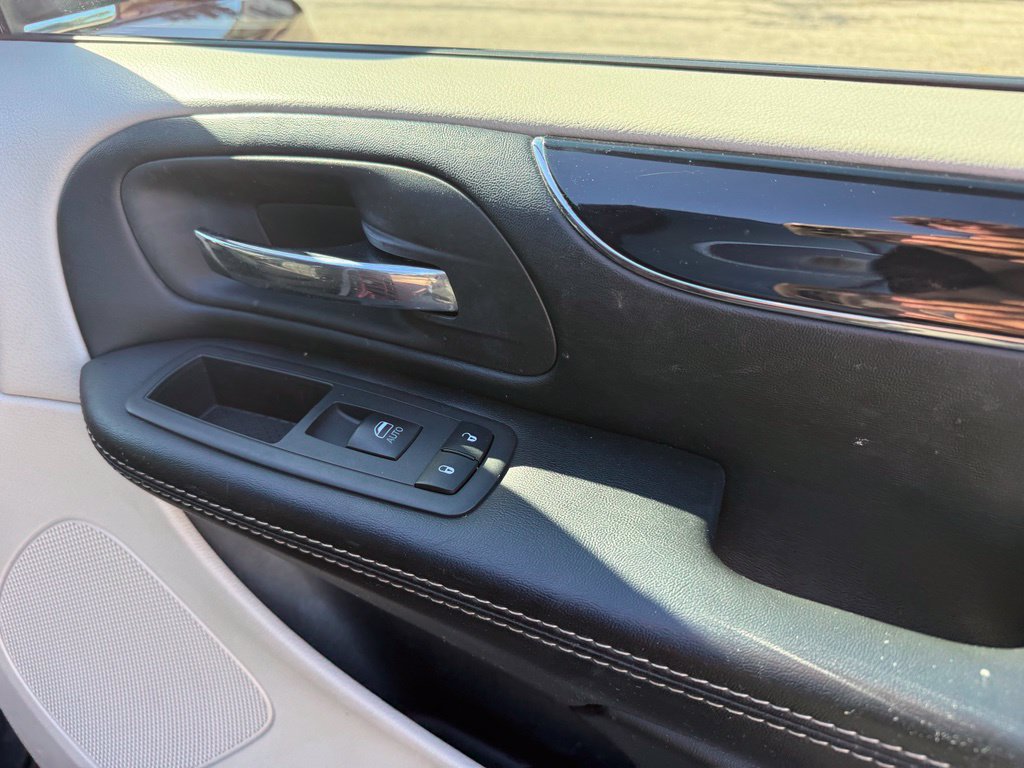 Used 2019 Dodge Grand Caravan SXT FWD image 38