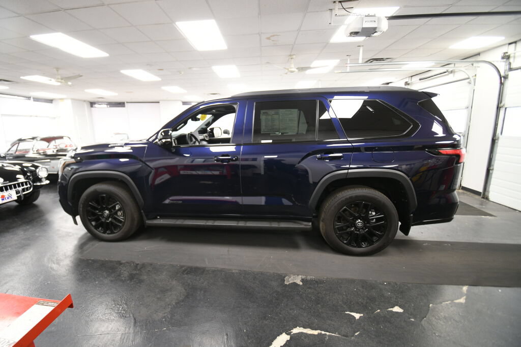 Certified 2025 Toyota Sequoia Limited w/ Tow Technology Package AWD/4WD image 5