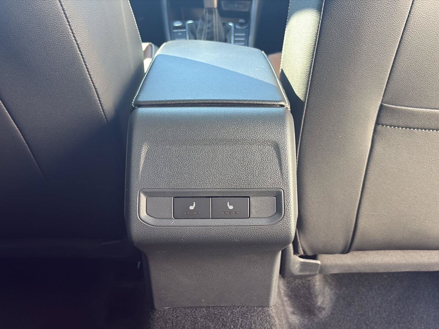Used 2025 Volkswagen Jetta SEL FWD image 13