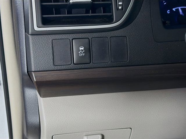 Used 2015 Toyota Camry XLE FWD image 11