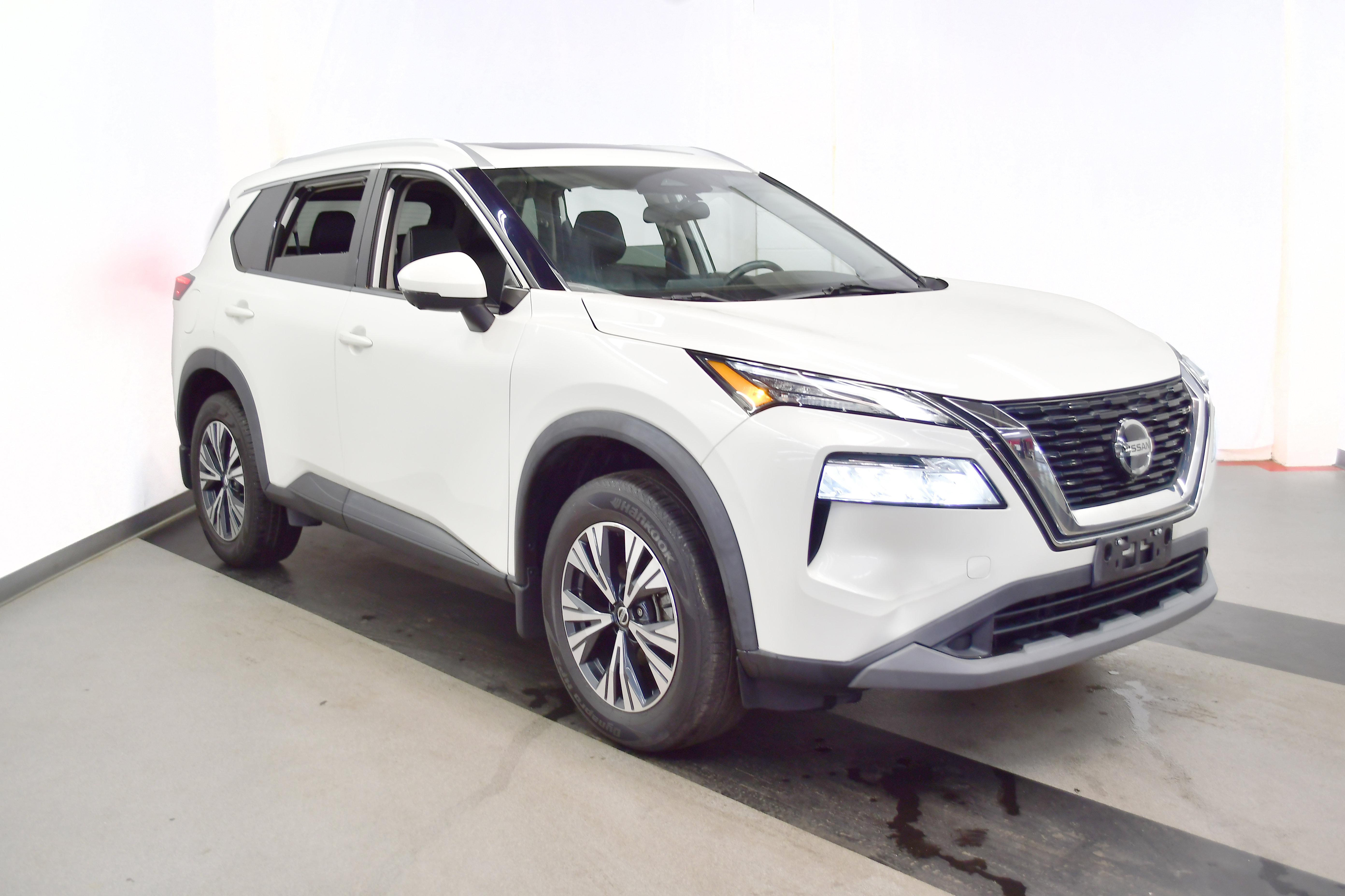 Used 2021 Nissan Rogue SV w/ Premium Package AWD/4WD image 2
