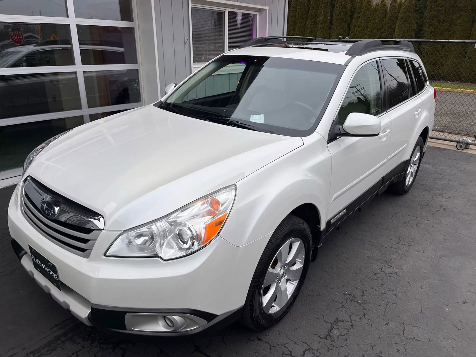 Used 2012 Subaru Outback 3.6R Limited w/ Moonroof Pkg image 3