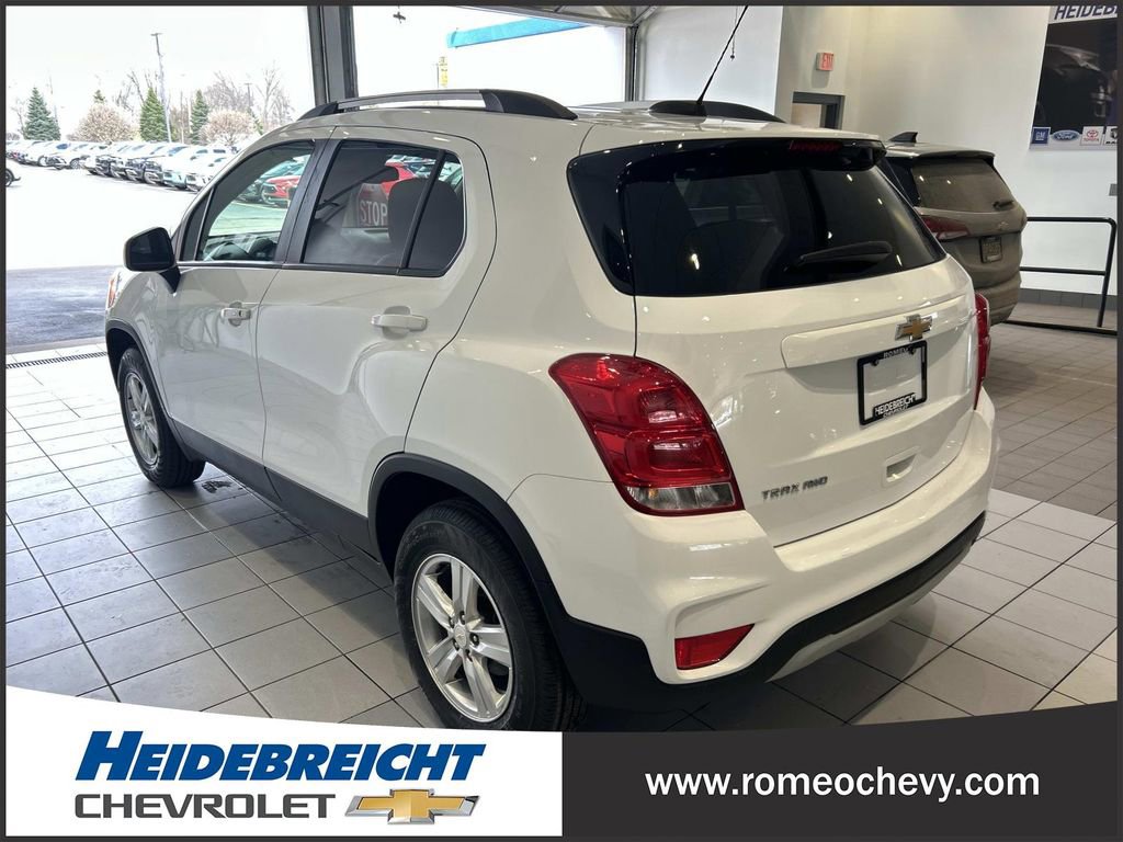 Certified 2022 Chevrolet Trax LT w/ LT Convenience Package AWD/4WD image 5