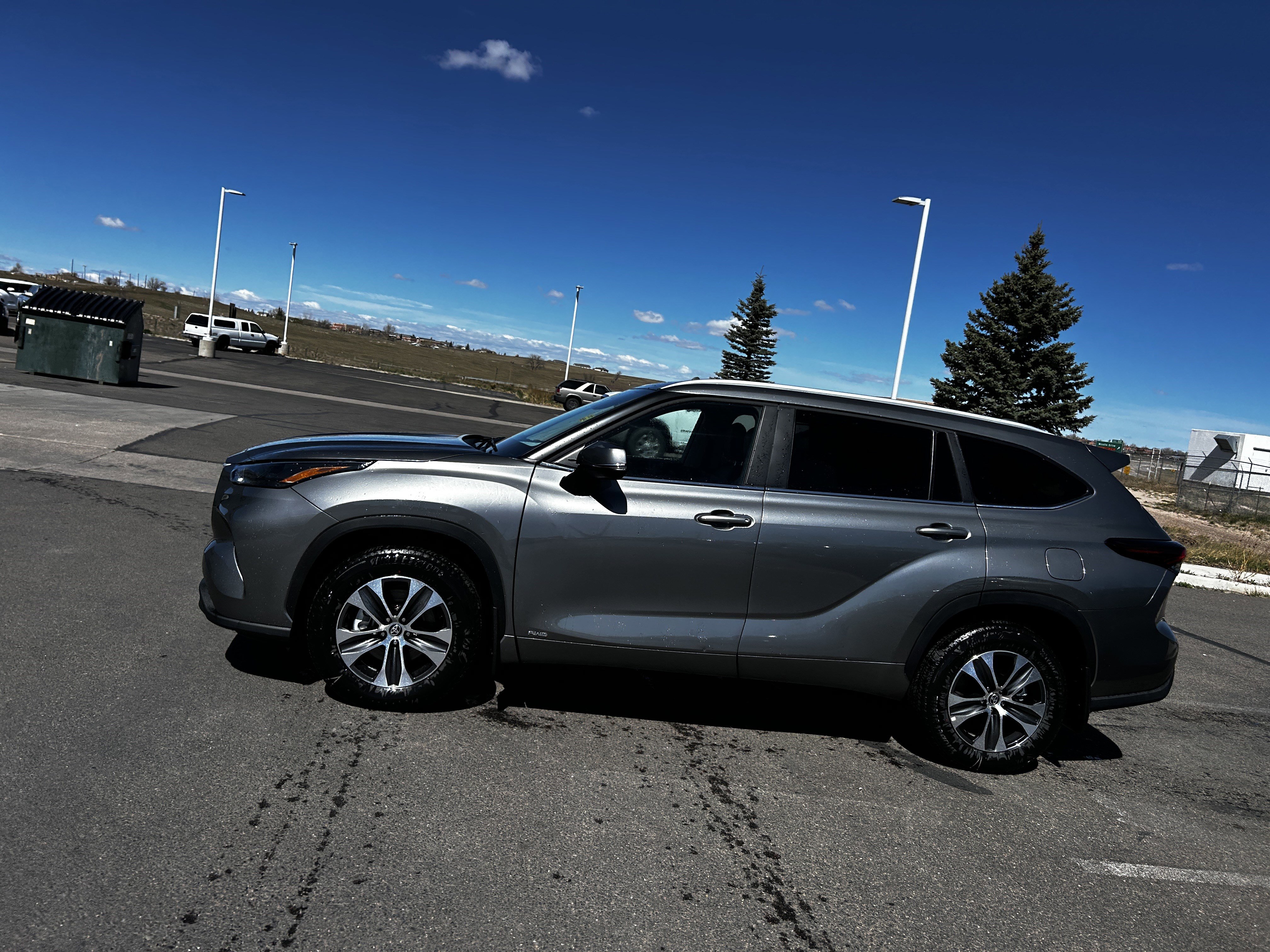 Used 2026 Toyota Highlander XLE image 2