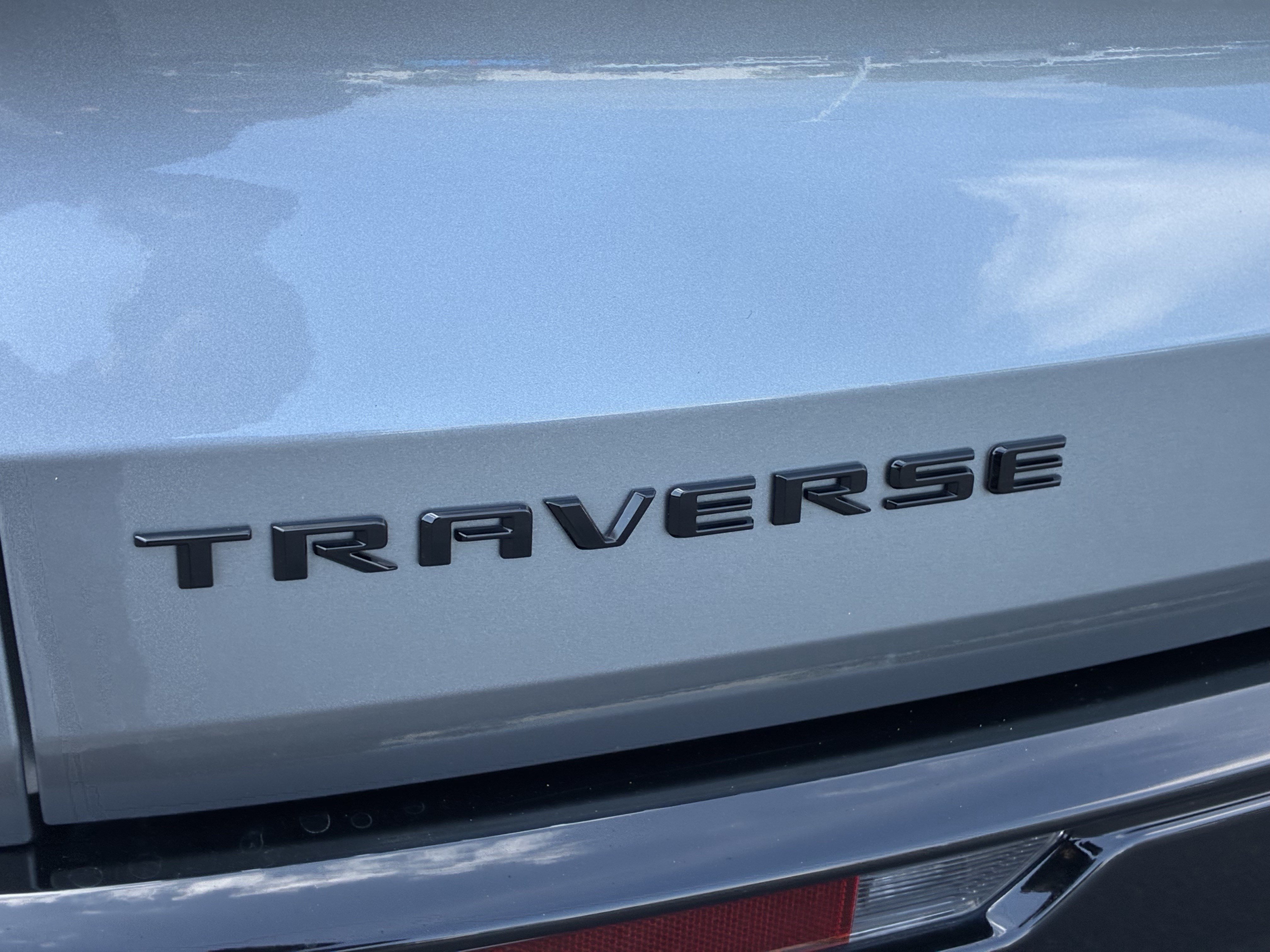 Used 2024 Chevrolet Traverse RS FWD image 11