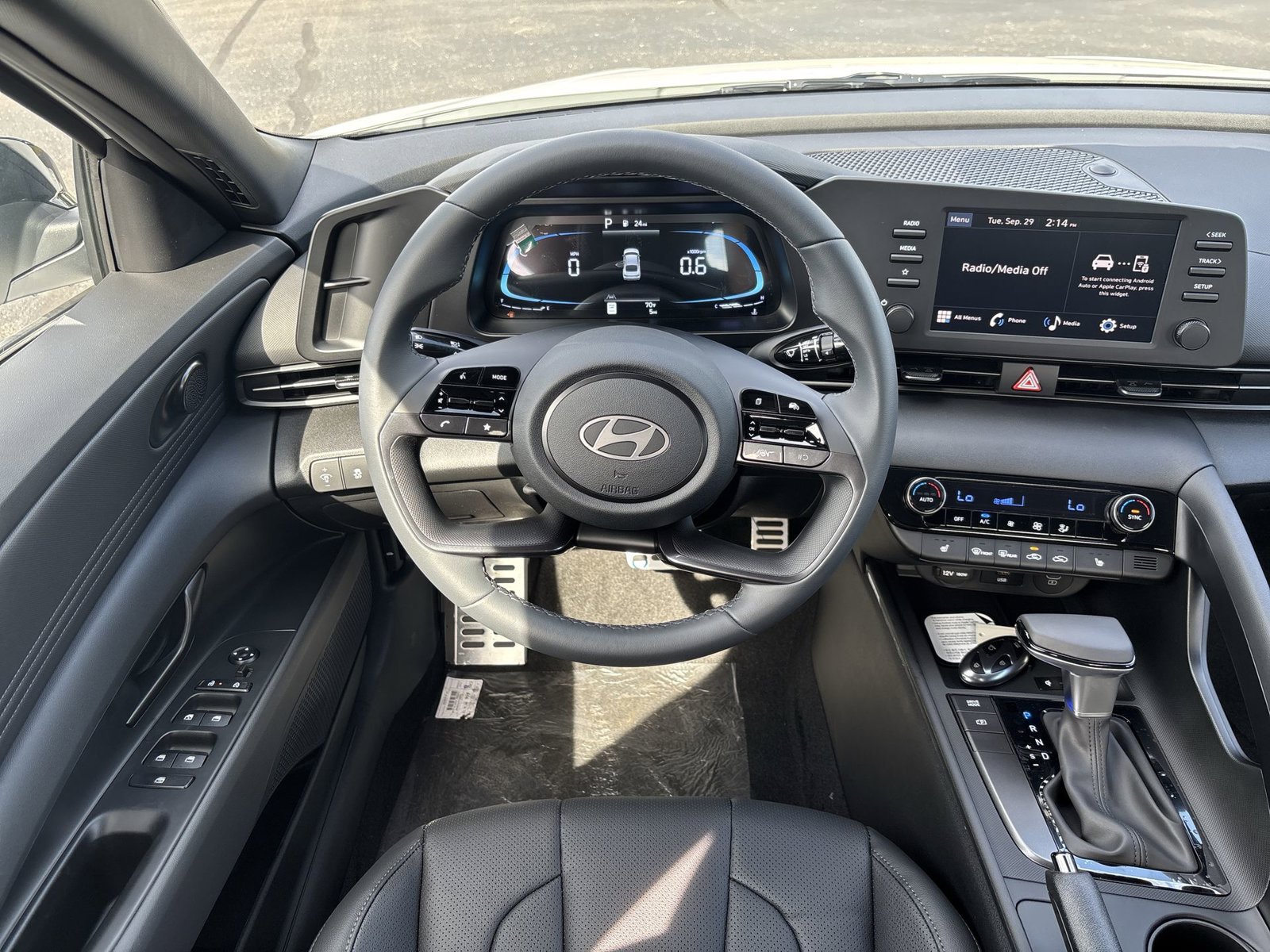 New 2026 Hyundai Elantra SEL Sport FWD image 15