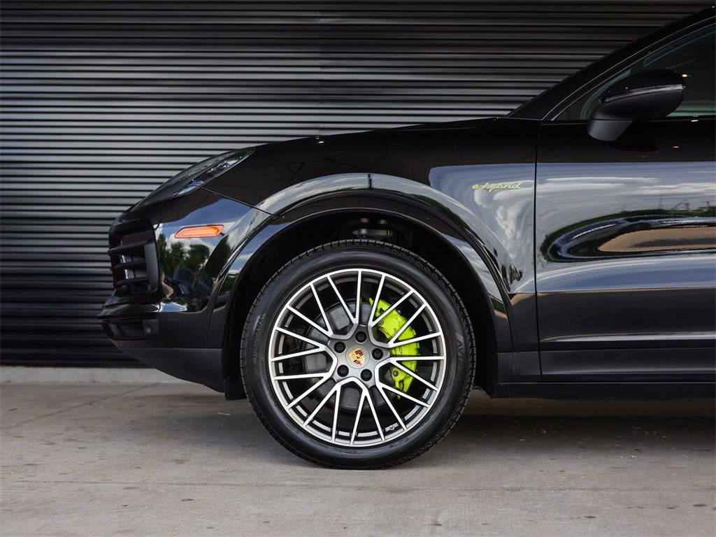 Certified 2023 Porsche Cayenne Platinum Edition image 15