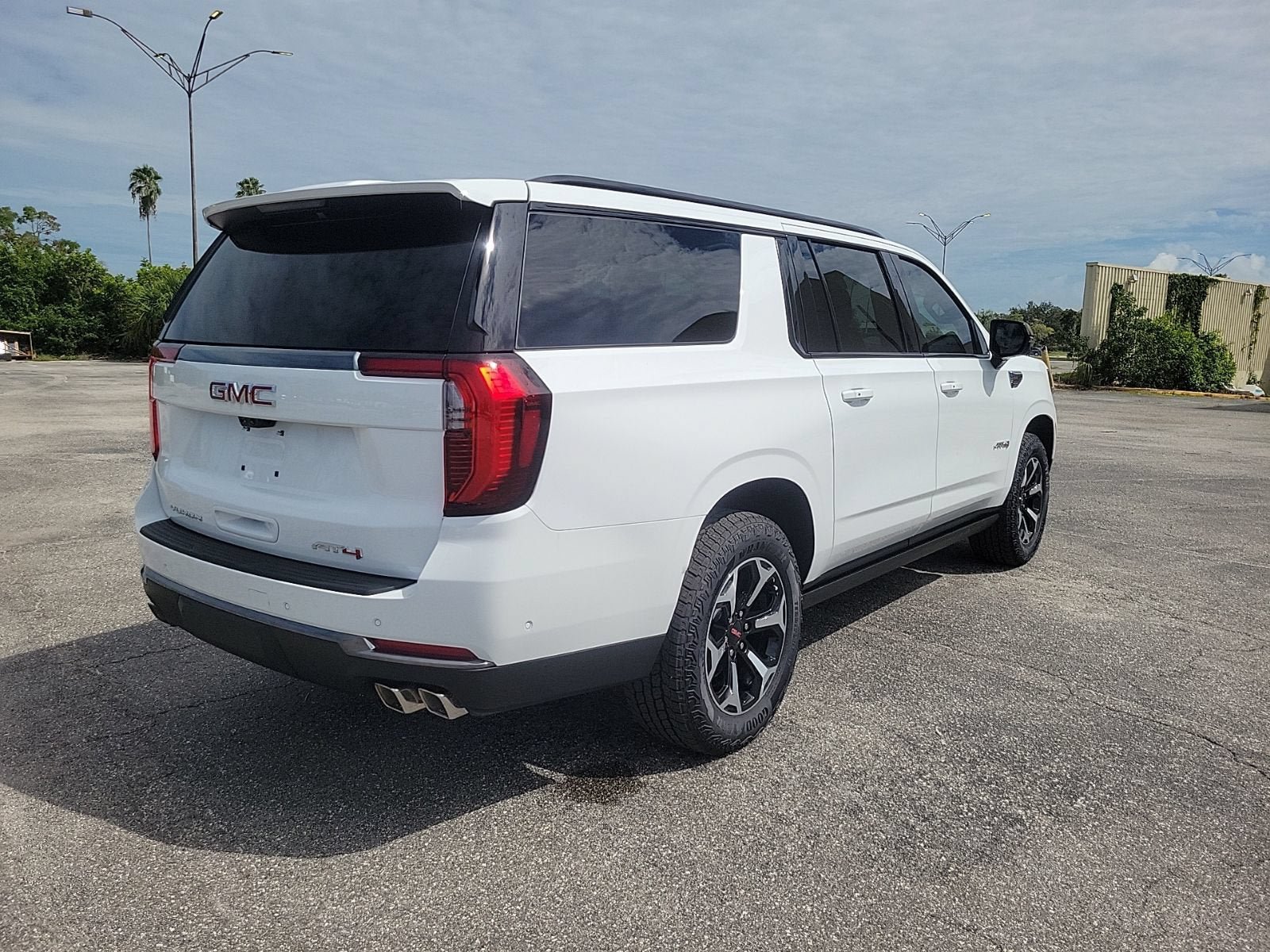 New 2026 GMC Yukon XL AT4 w/ AT4 Premium Plus Package AWD/4WD image 5