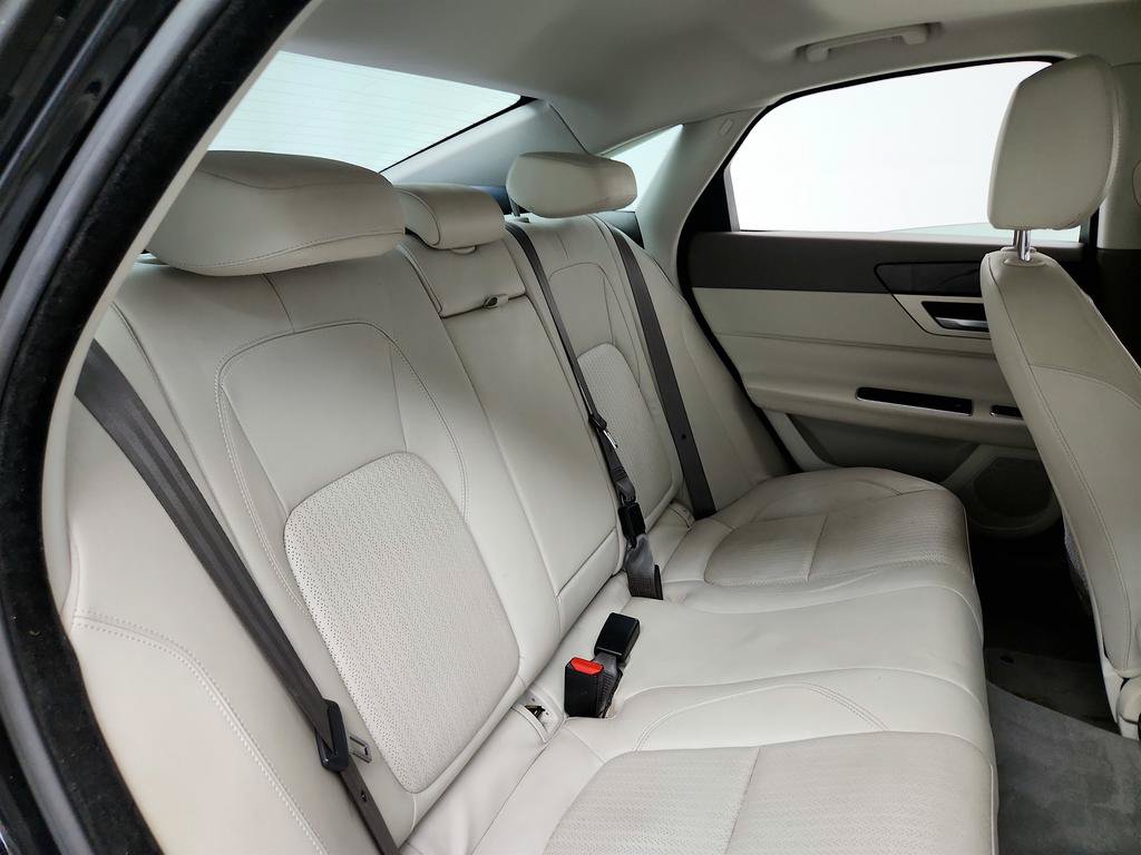 Used 2016 Jaguar XF Prestige RWD image 28