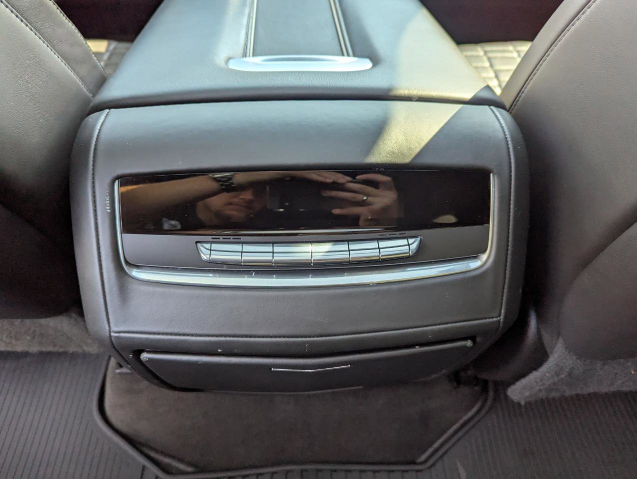 Used 2022 Cadillac Escalade ESV Sport Platinum AWD/4WD image 45