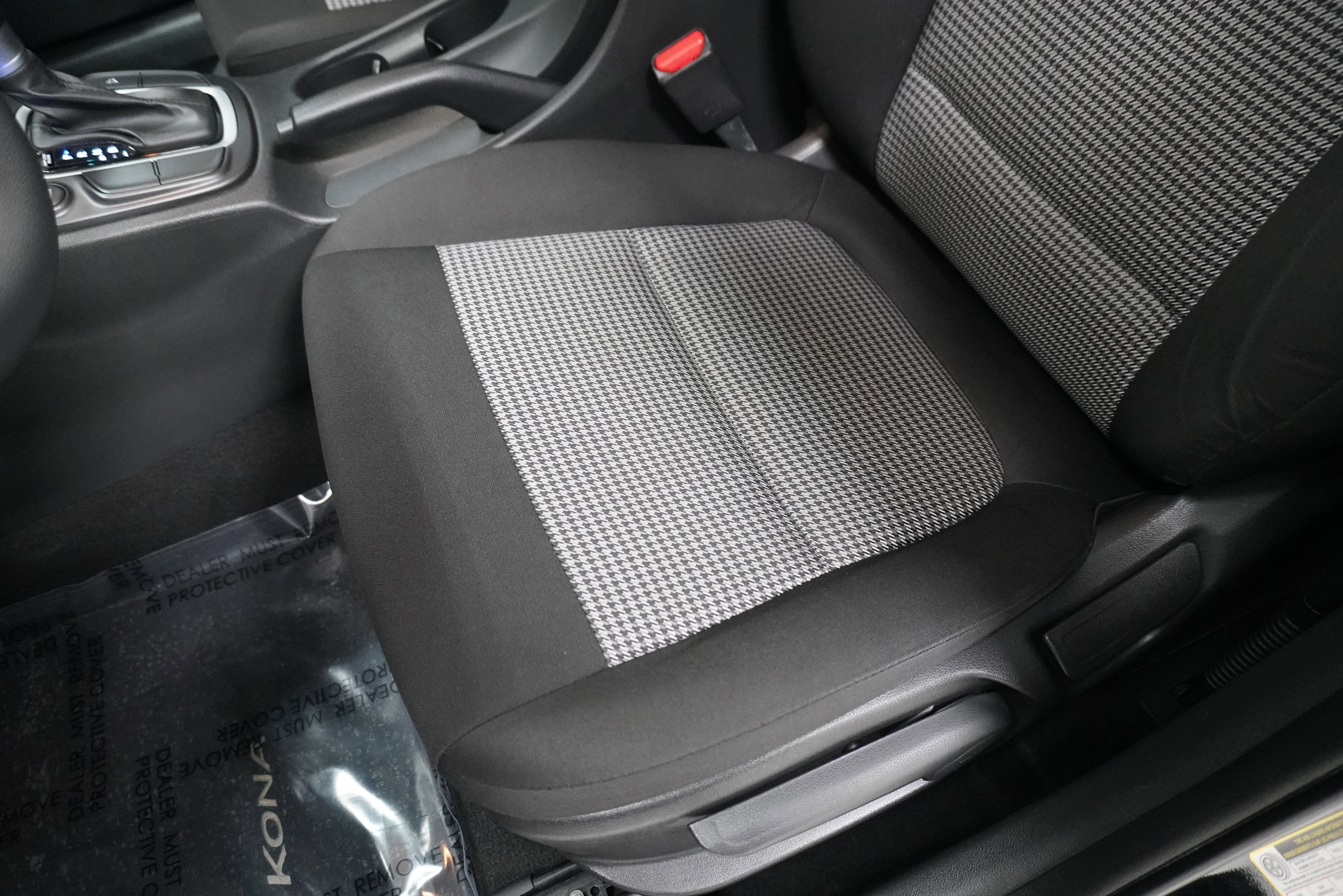 Used 2021 Hyundai Kona SE w/ Cargo Package image 11