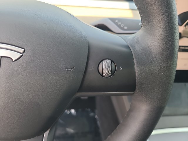 Used 2021 Tesla Model Y Long Range AWD/4WD image 27