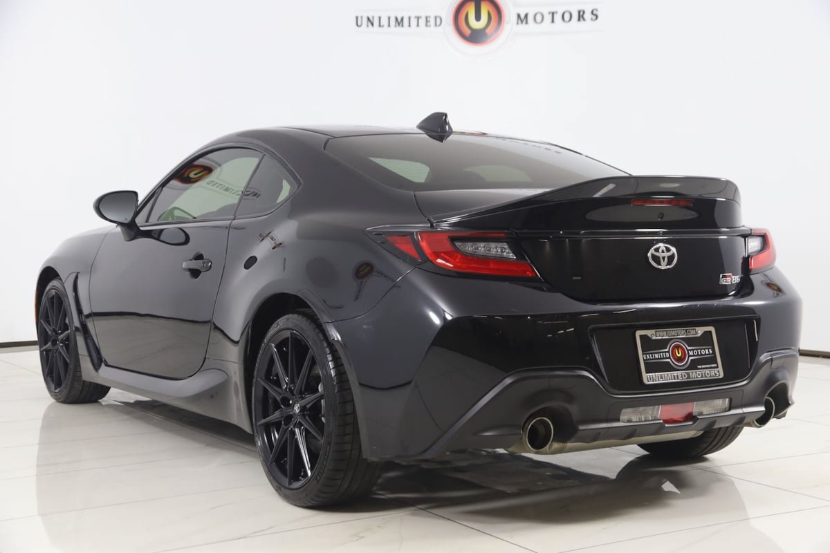 Used 2024 Toyota GR86 Premium RWD image 4