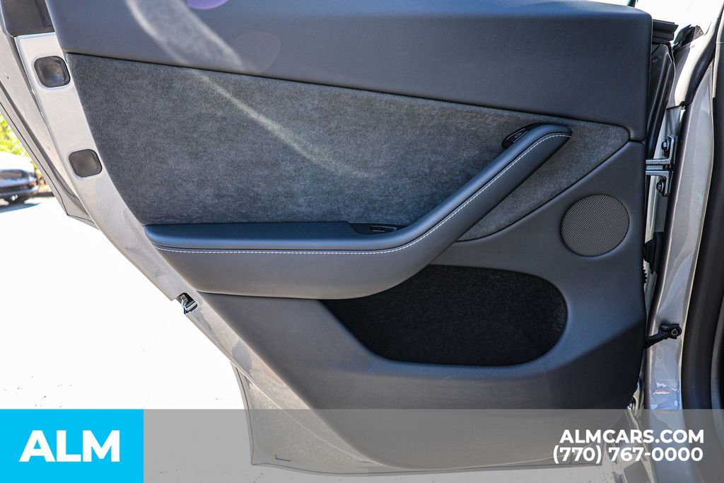 Used 2025 Tesla Model Y Long Range image 46