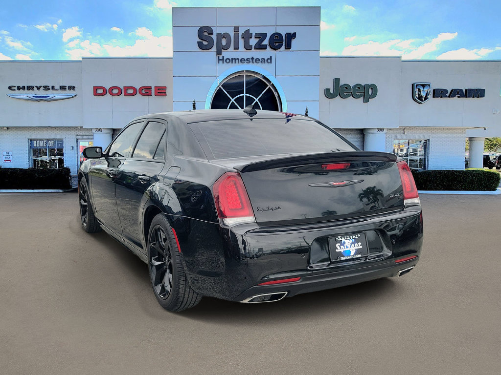Used 2023 Chrysler 300 S w/ Comfort Group RWD image 3