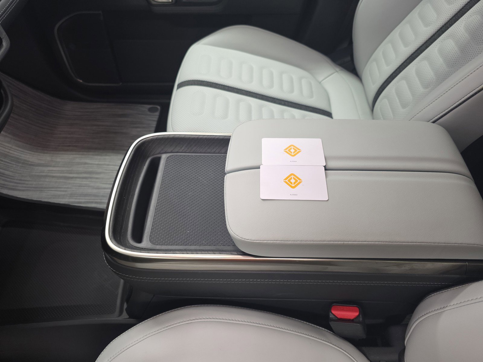 Used 2023 Rivian R1T Adventure AWD/4WD image 29