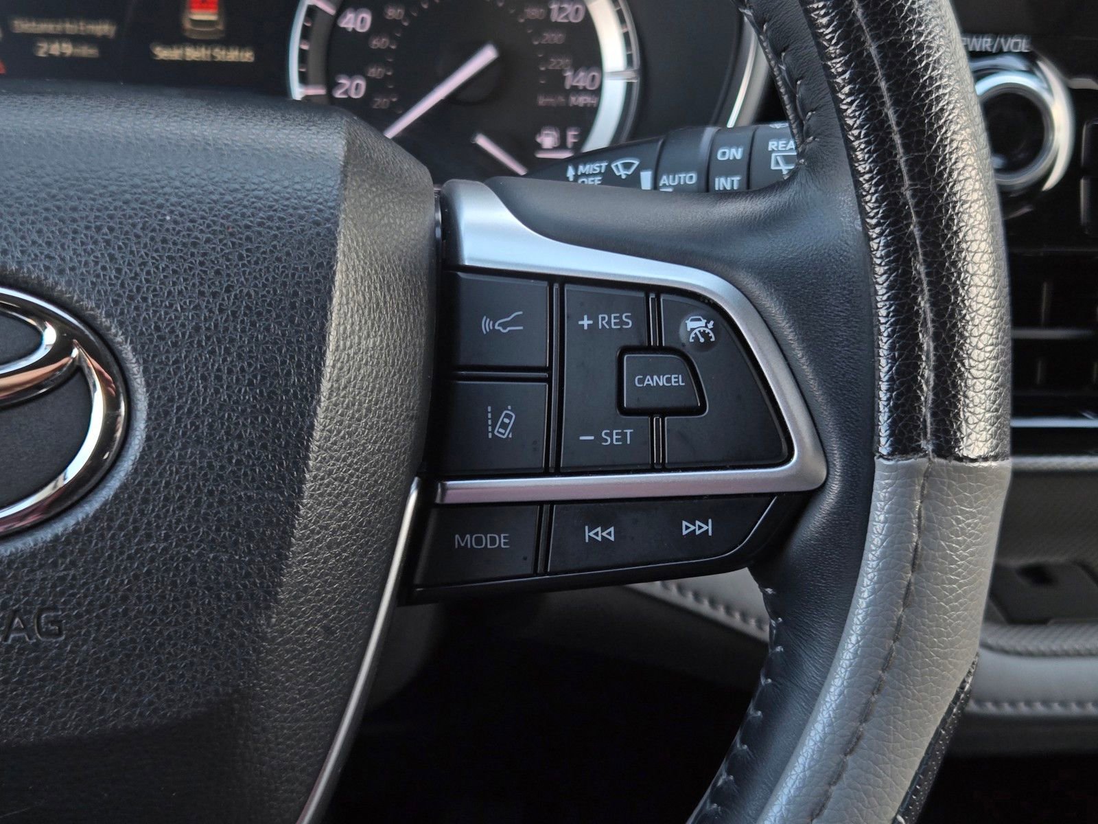 Certified 2022 Toyota Highlander Platinum image 24