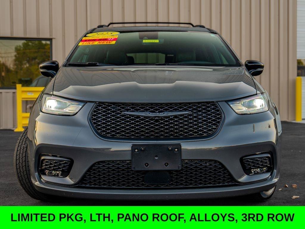 Used 2025 Chrysler Pacifica Limited FWD image 7