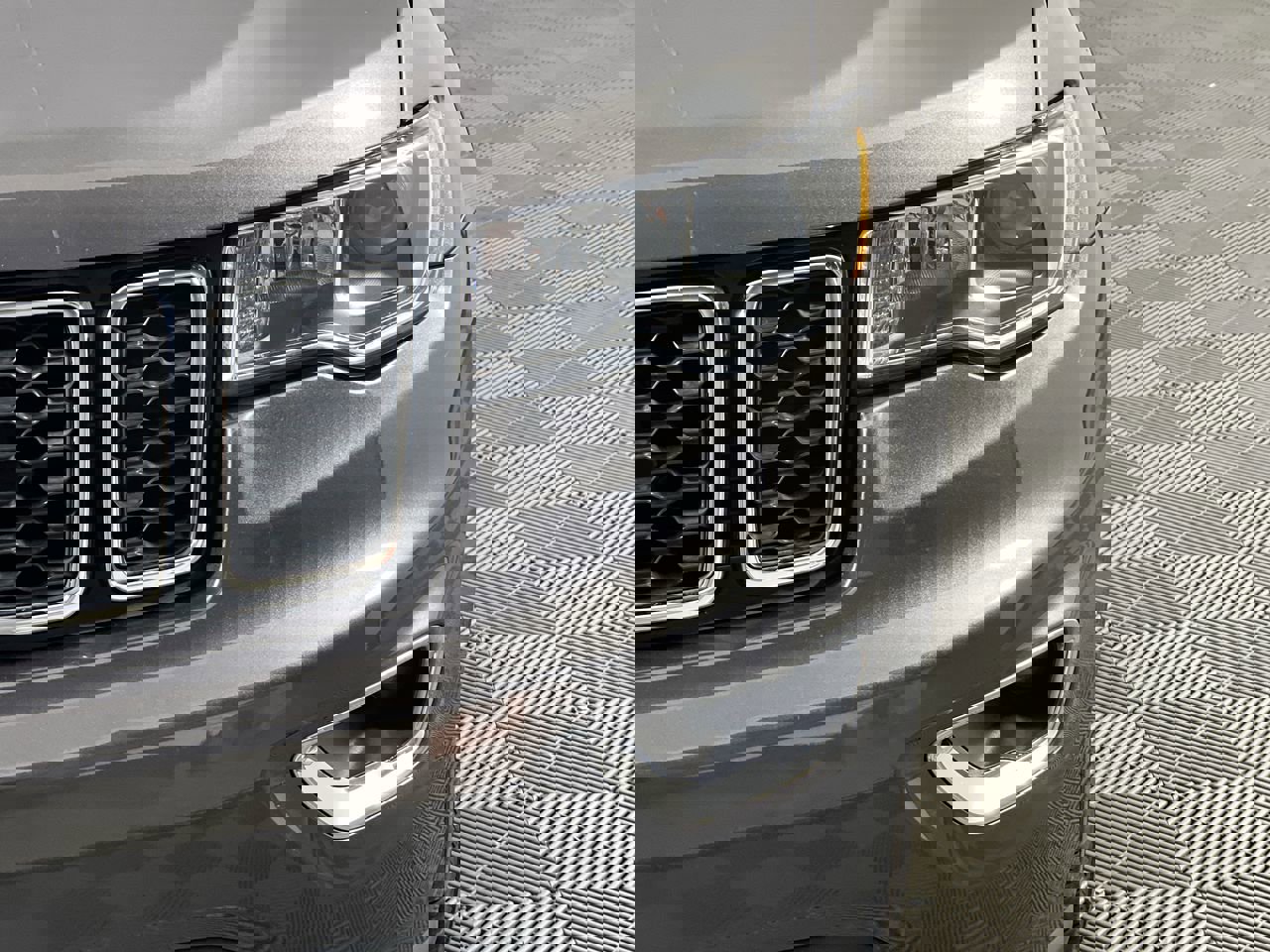 Used 2020 Jeep Grand Cherokee Laredo image 11