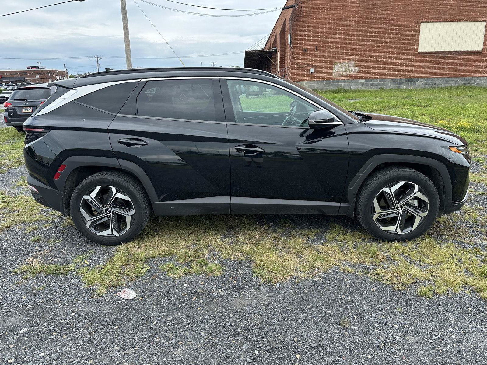 Certified 2022 Hyundai Tucson Limited w/ Cargo Package AWD/4WD image 9