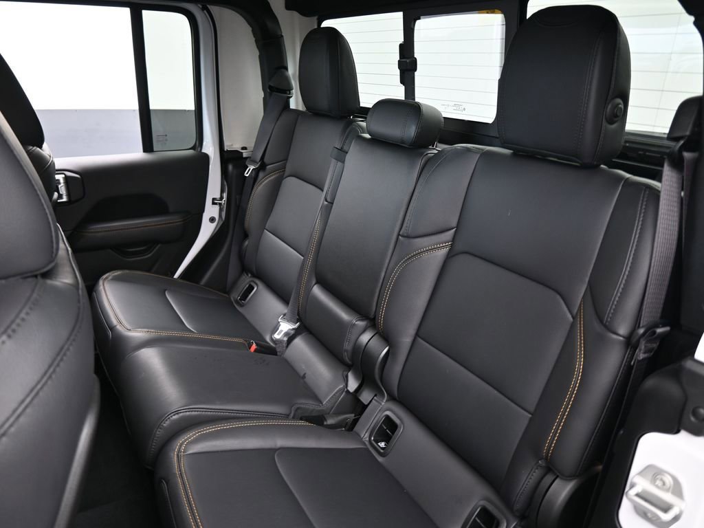 Used 2024 Jeep Gladiator Sport w/ Premium Package image 37