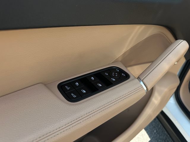 Used 2022 Porsche Cayenne S AWD/4WD image 11