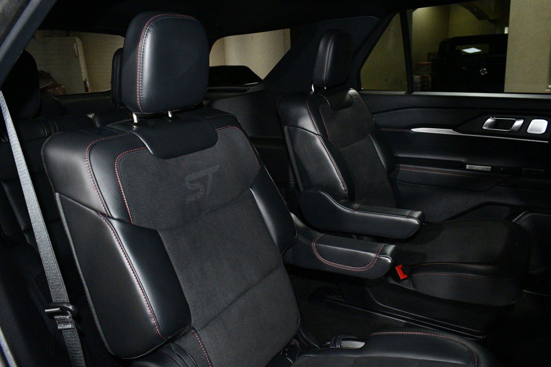 Used 2025 Ford Explorer ST w/ Sun And Sound Package image 18